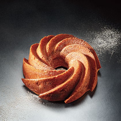 Apple-cinnamon bundt cake