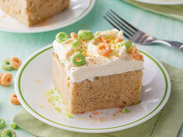 Apple-cinnamon cereal poke cake