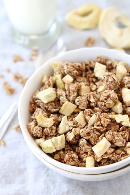 Apple cinnamon granola
