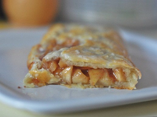 Apple cinnamon kringle