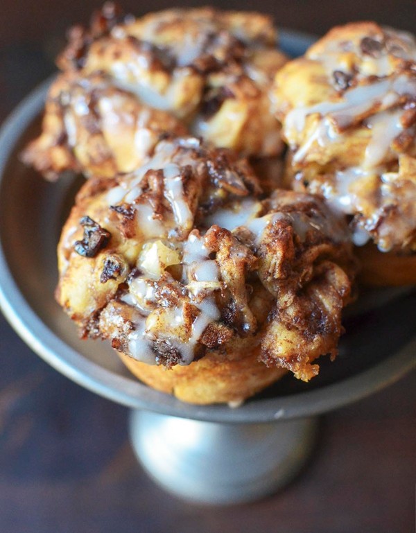 Apple cinnamon mini monkey breads with lemon glaze