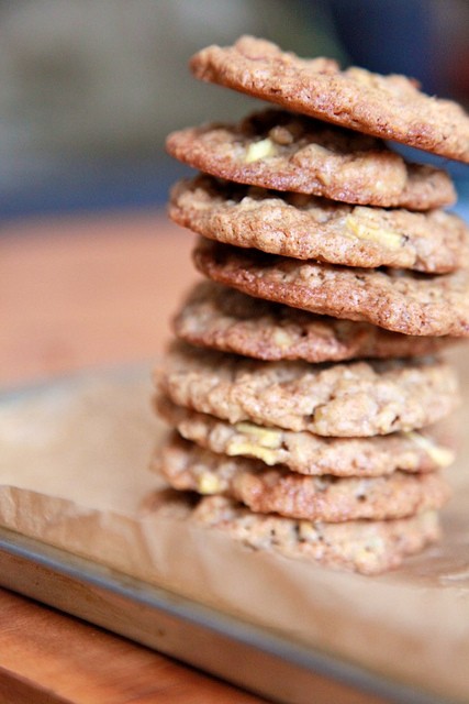 Apple cinnamon oatmeal cookies