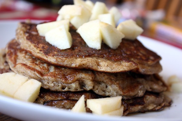 Apple cinnamon oatmeal pancakes