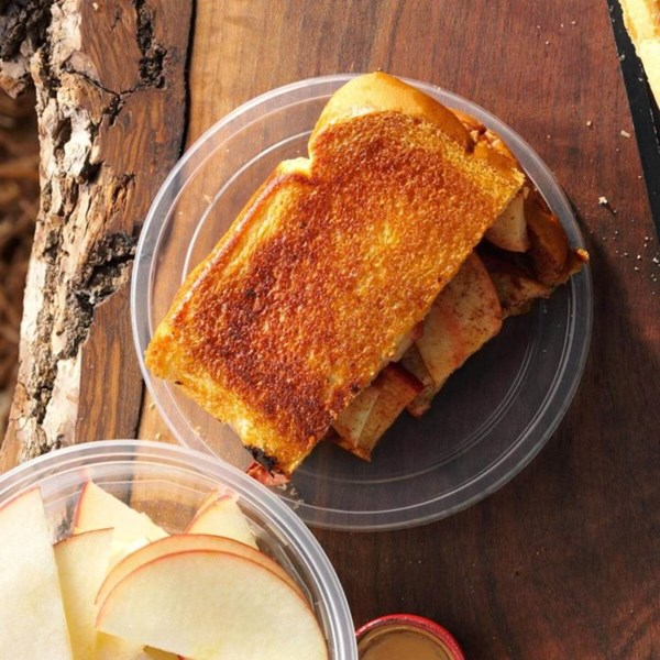Apple-cinnamon pudgy pie