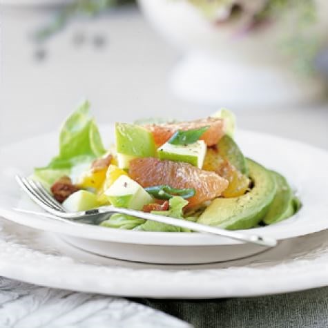 Apple-citrus salad with avocado & bacon