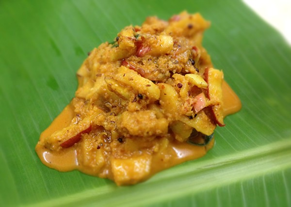Apple cooked in mild spices with coconut (Apple sabzi)
