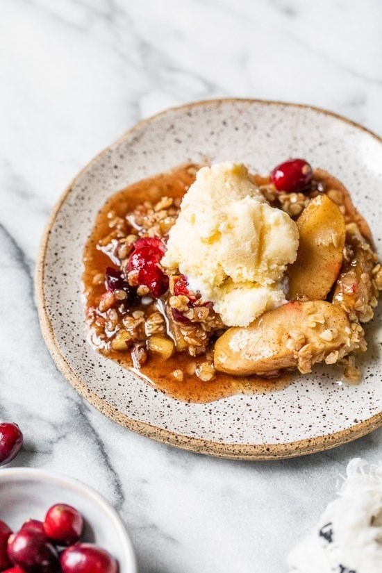 Apple cranberry crumble