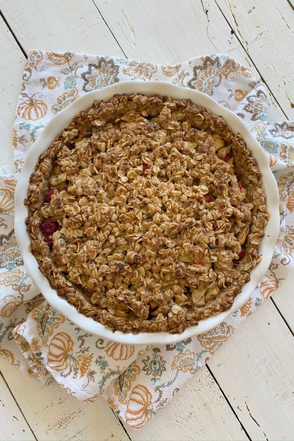 Apple-cranberry pie with oatmeal cookie crust