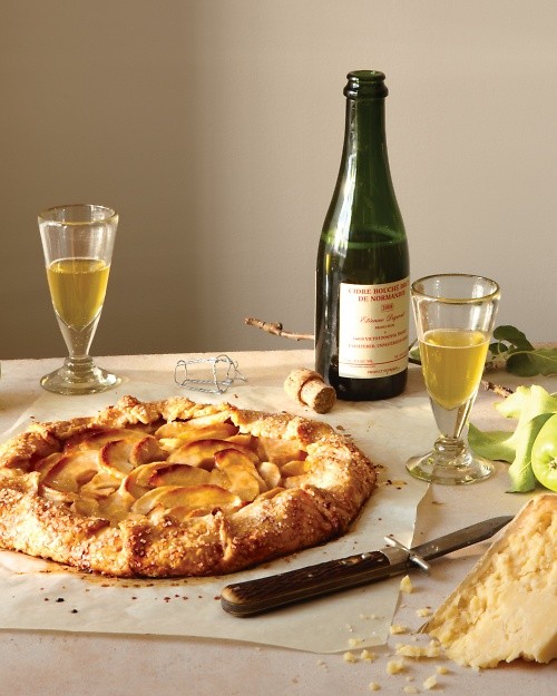 Apple crostata with cheddar crust