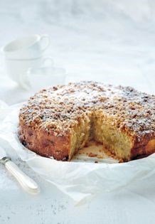 Apple crumble cake