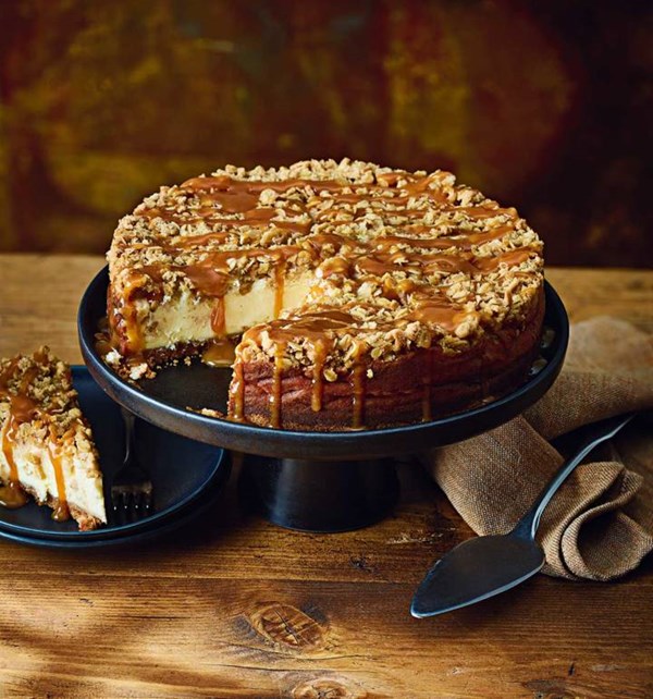 Apple crumble caramel cheesecake