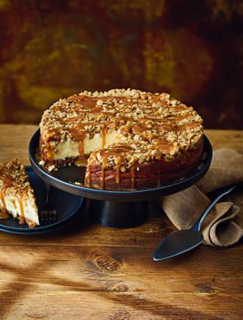 Apple crumble caramel cheesecake