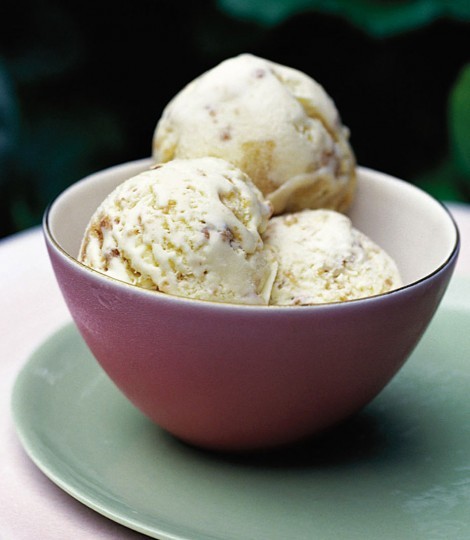 Apple crumble ice cream