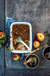 Apple crumble with pistachios and cocoa nibs