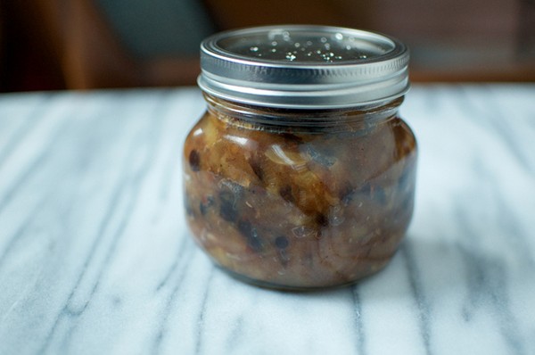 Apple date chutney