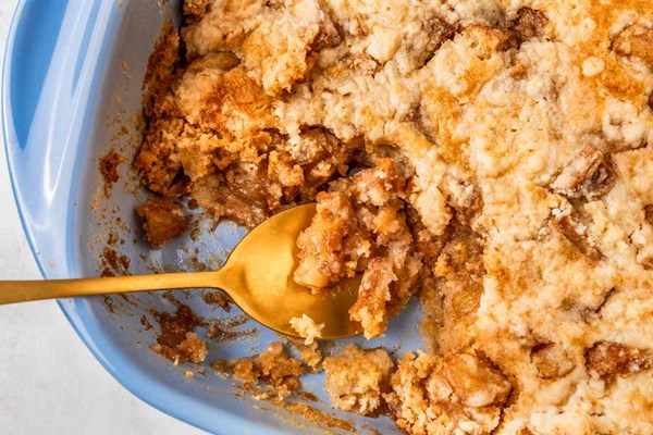 Apple dump cake