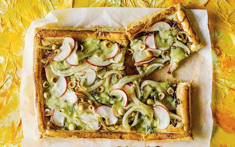 Apple, fennel  and blue-cheese galette