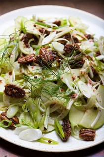 Apple-fennel salad with candied pecans