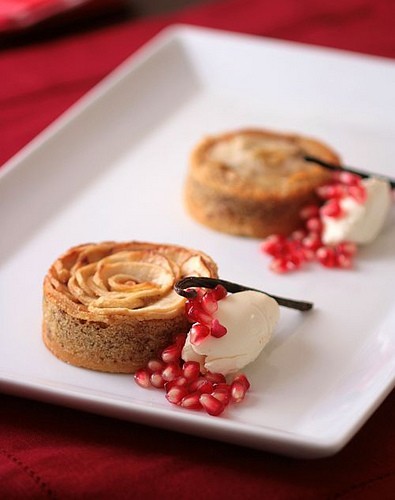 Apple frangipane tartelettes with cheesecake ice cream 