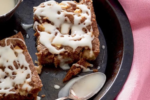 Apple fritter cake