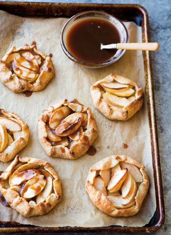 Apple galettes with salted caramel