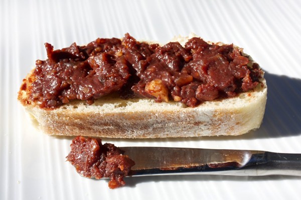 Apple-hazelnut spread with chocolate