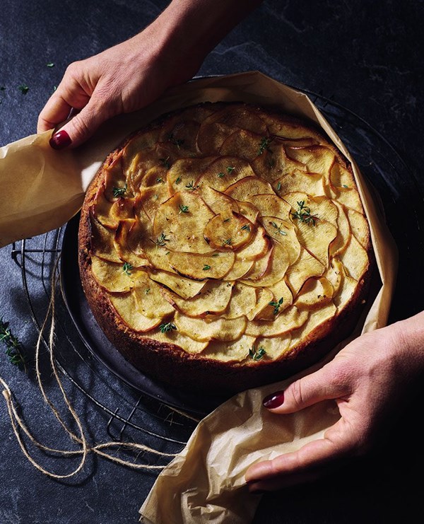 Apple, maple and almond cake