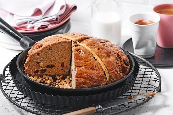 Apple, maple and almond gluten-free mega-bun