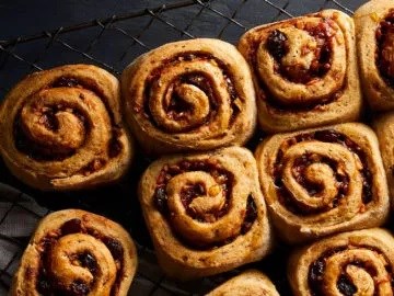 Apple-maple cinnamon rolls