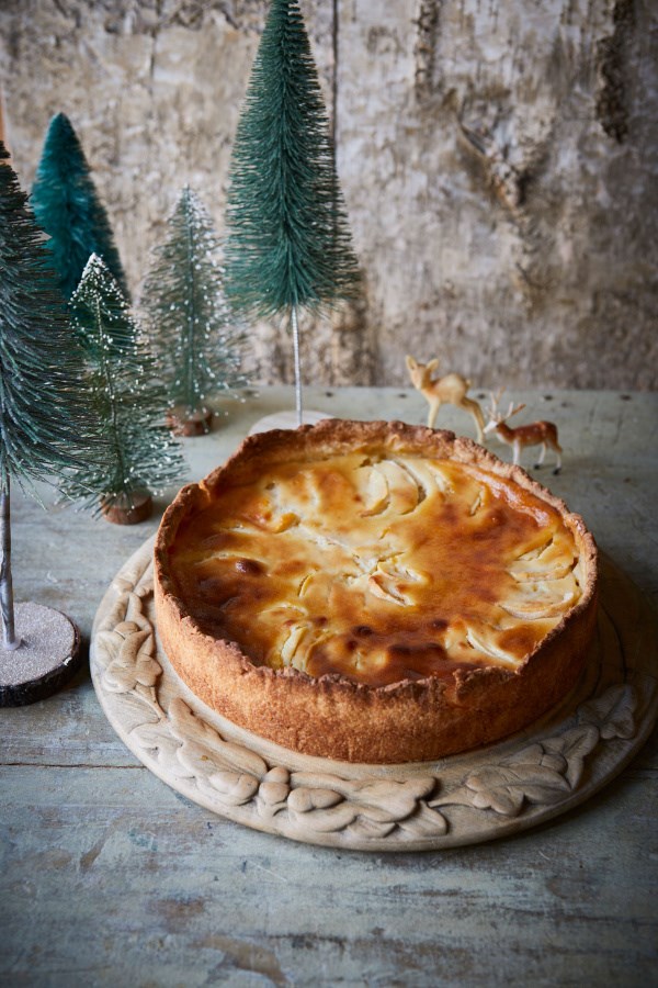 Apple marzipan tart