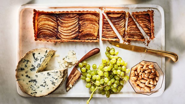 Apple-membrillo tart