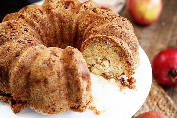Apple nut cake