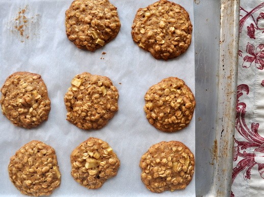 Apple oatmeal cookies