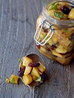 Apple-onion chutney
