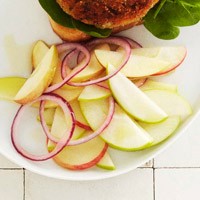 Apple-onion salad