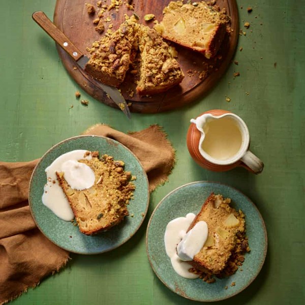 Apple panjiri crumble cake