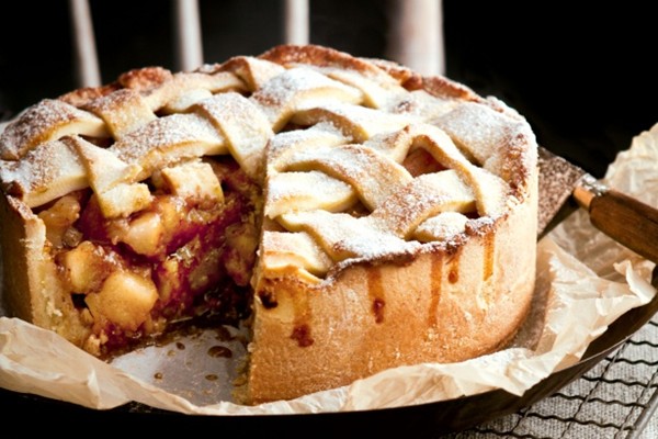 Apple, pear & hazelnut deep-dish pie
