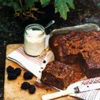 Apple, pecan and cinnamon cake