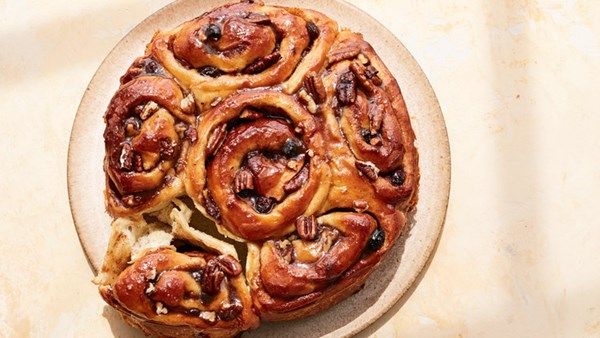 Apple-pecan rolls