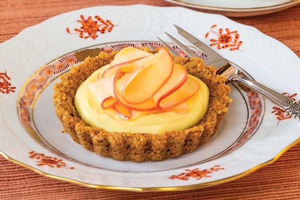 Apple-pecan tartlets [Pastry cream]