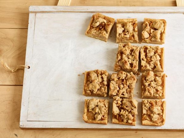 Apple pie bars