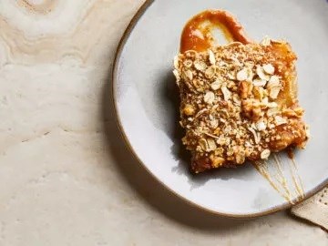 Apple pie bars [cider caramel sauce]