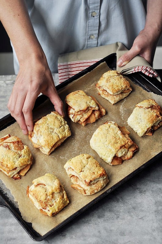 Apple pie biscuits