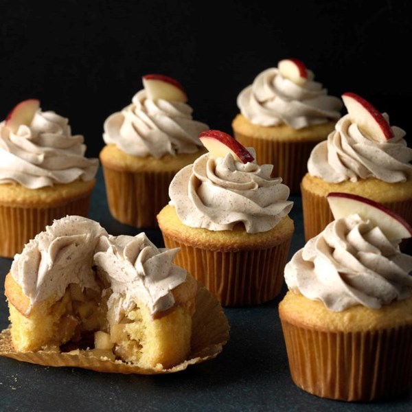 Apple pie cupcakes with cinnamon buttercream