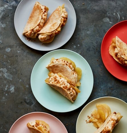 Apple pie tacos
