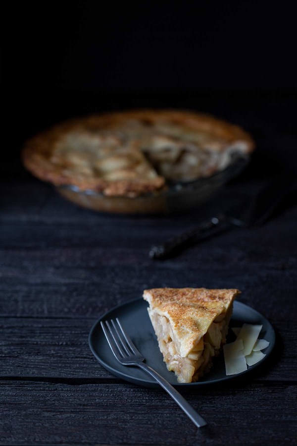 Apple pie with Gruyère crust