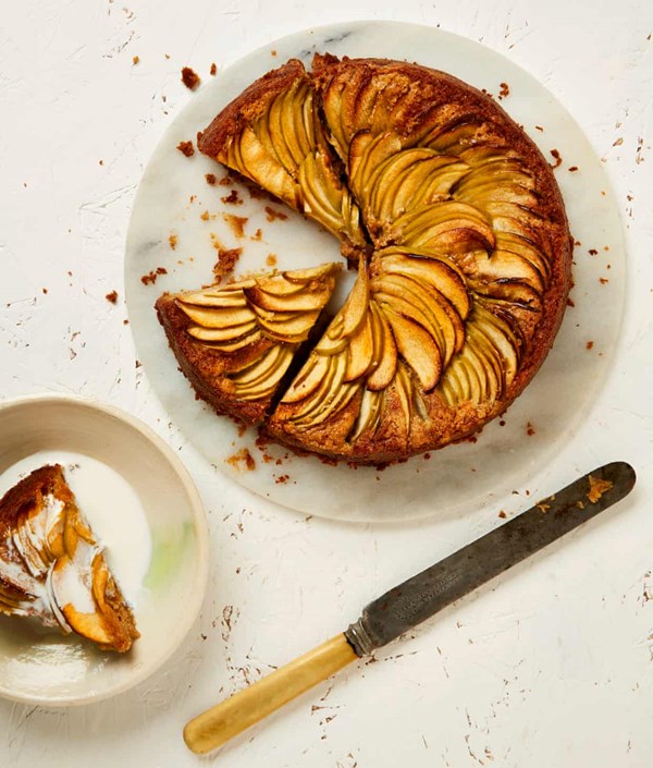 Apple pudding cake