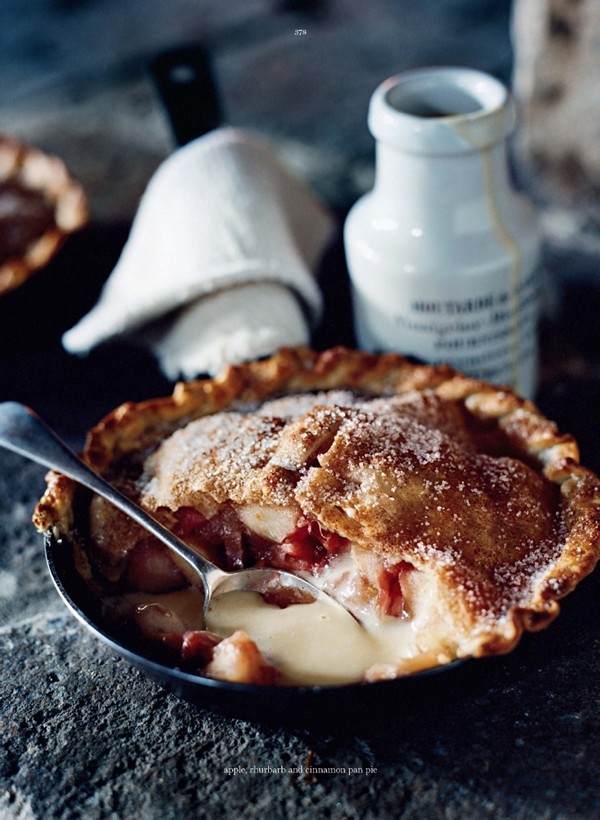 Apple, rhubarb and cinnamon pan pies