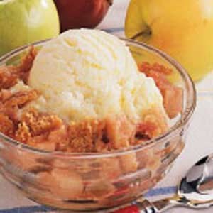 Apple rhubarb crumble