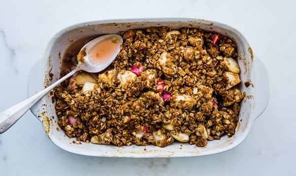 Apple-rhubarb crumble (one crumble-any fruit)